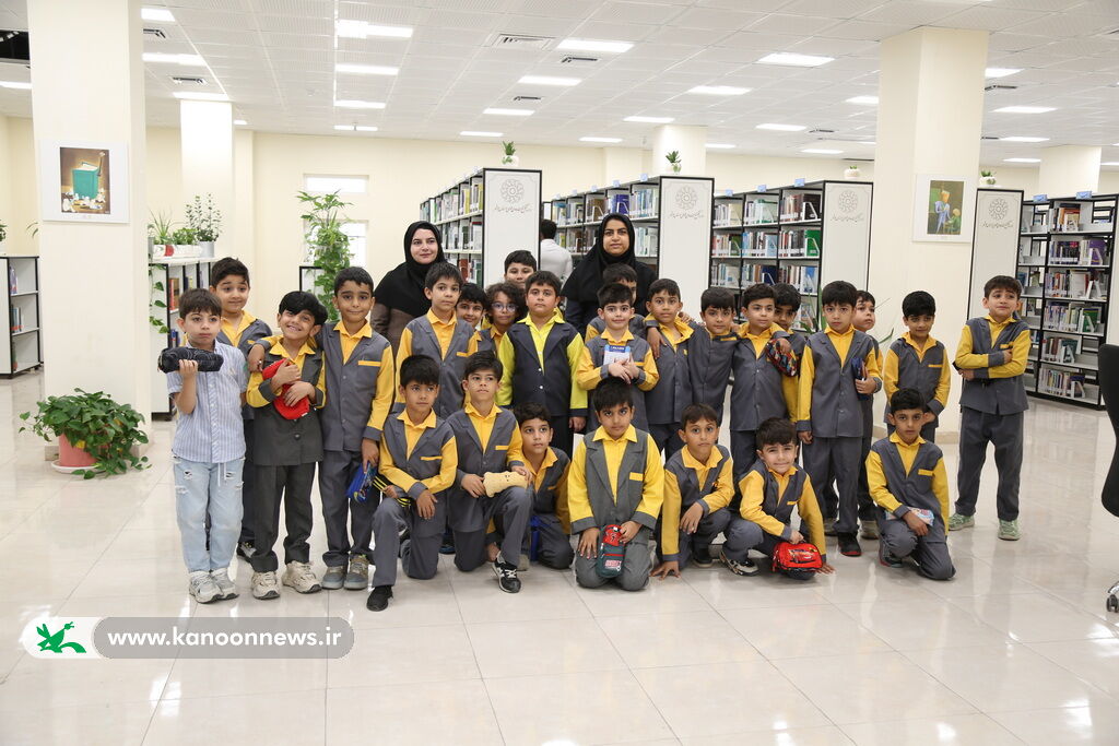 1356209-1 رونمایی از کتاب «نیمهخوانی مادربزرگ»