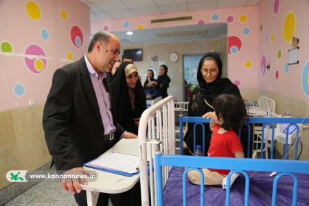 عیادت از کودکان بیمار بستری در بیمارستان