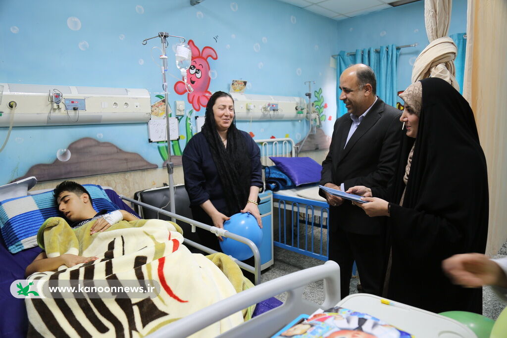 عیادت از کودکان بیمار بستری در بیمارستان