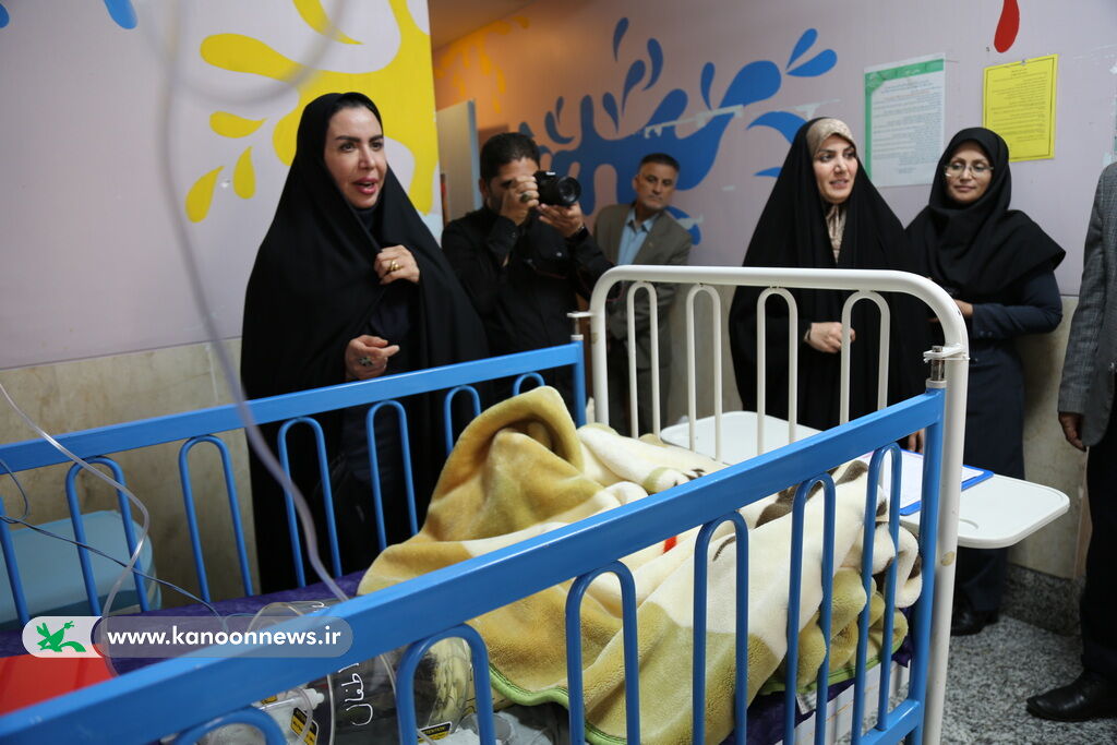 عیادت از کودکان بیمار بستری در بیمارستان