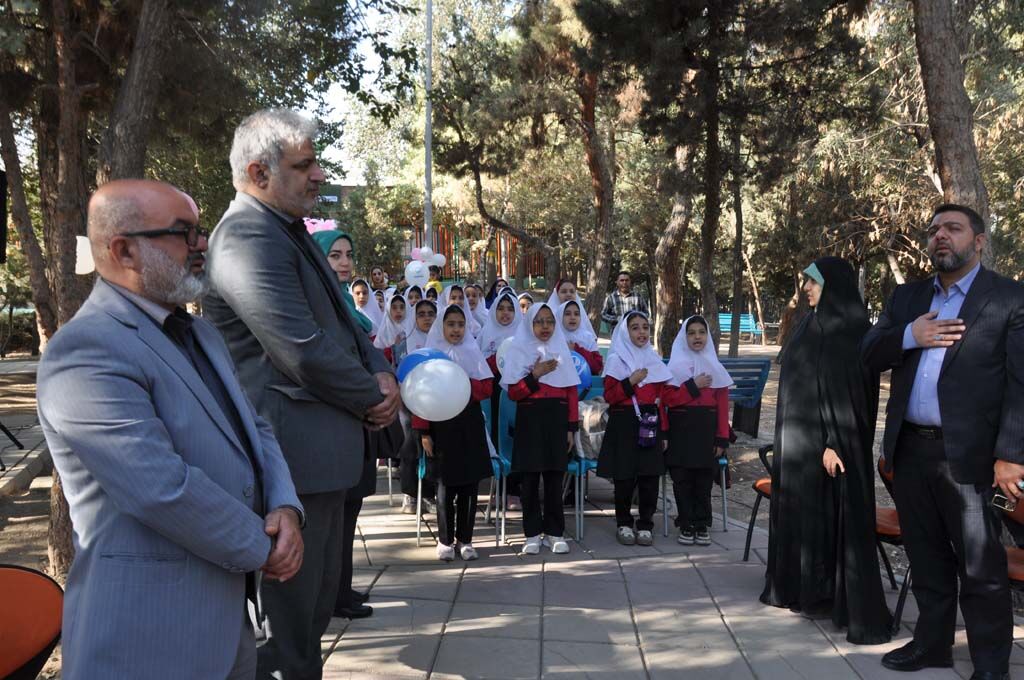 1356717-2 توجه به کودکان و نوجوانان از اولویتهاست