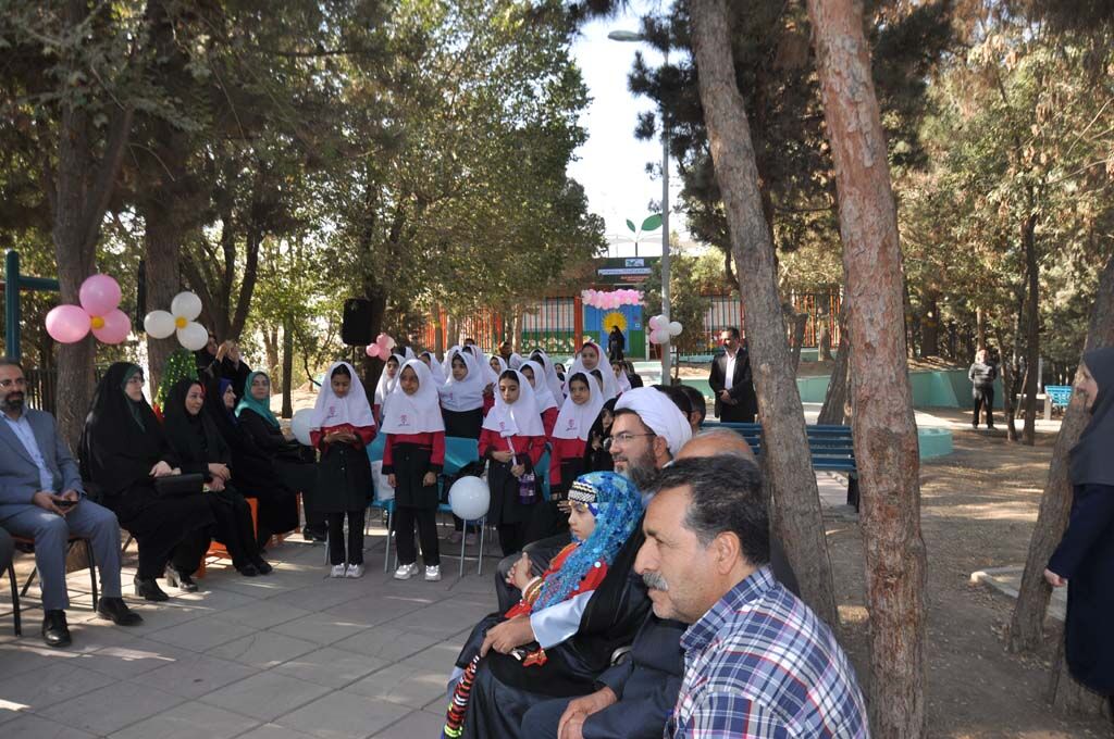 1356731-1 توجه به کودکان و نوجوانان از اولویتهاست