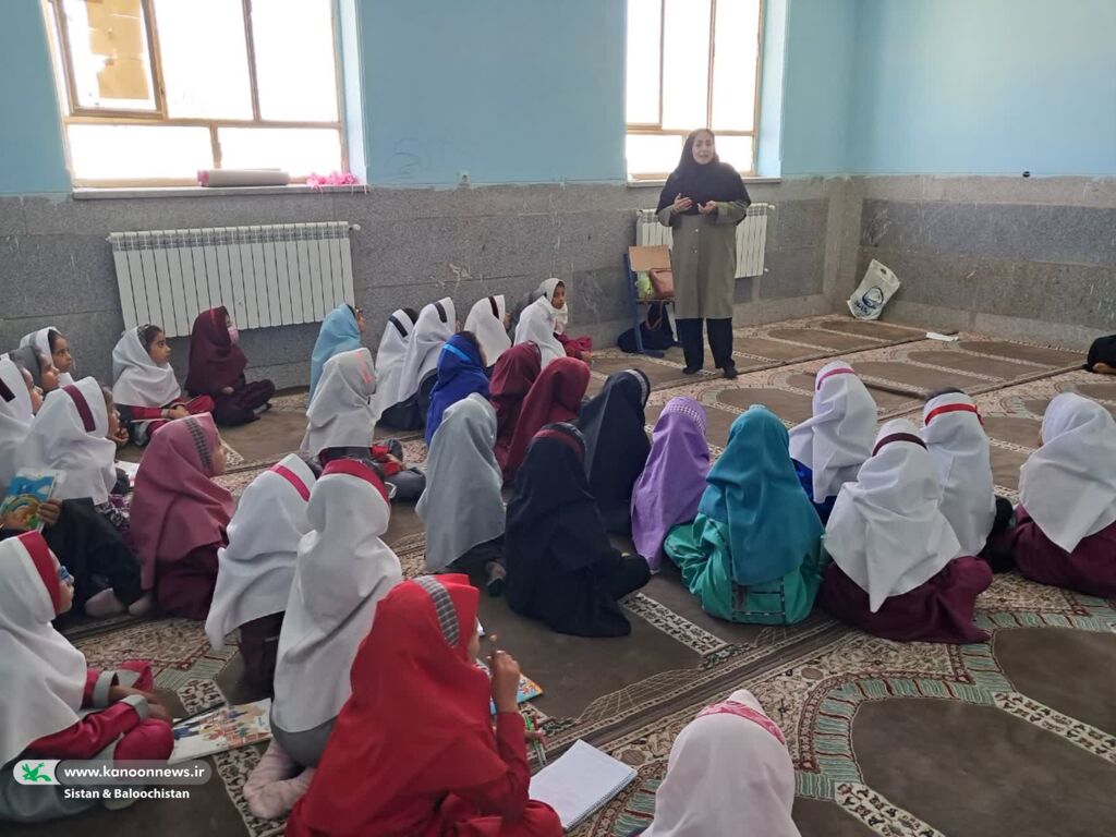 1356846-1 حضور مربیان کانون در مدارس؛ هدیهای از جنس شادی برای دانشآموزان سیستان و بلوچستانی در هفته ملی کودک
