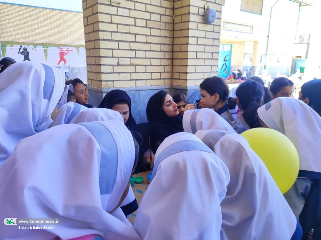 1356847-1 حضور مربیان کانون در مدارس؛ هدیهای از جنس شادی برای دانشآموزان سیستان و بلوچستانی در هفته ملی کودک