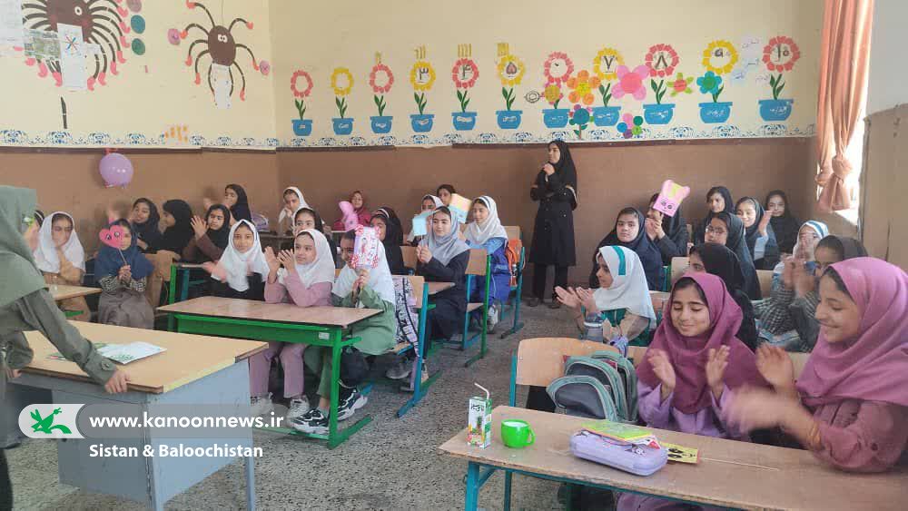 1356848-1 حضور مربیان کانون در مدارس؛ هدیهای از جنس شادی برای دانشآموزان سیستان و بلوچستانی در هفته ملی کودک