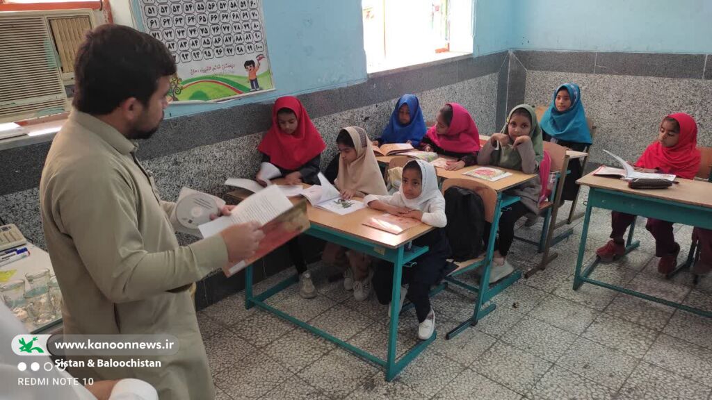 1356851-1 حضور مربیان کانون در مدارس؛ هدیهای از جنس شادی برای دانشآموزان سیستان و بلوچستانی در هفته ملی کودک