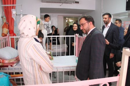 دیدار مدیرعامل کانون با کودکان بیمار در بیمارستان بهرامی