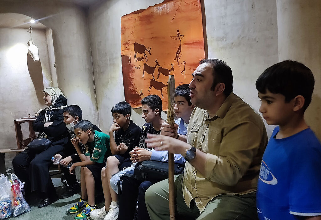 1357121-1 موزه تاریخ کانون میزبان دانشآموزان در هفته ملی کودک شد