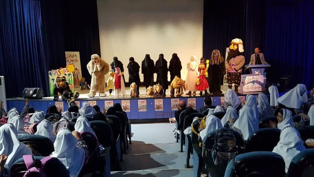 1357131-1 اجرای نمایش موزیکال «قصه عروسکها» در کانون کرمانشاه