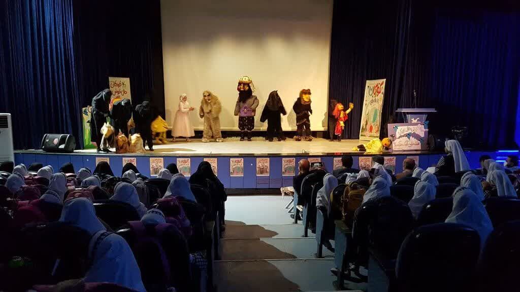 1357134-1 اجرای نمایش موزیکال «قصه عروسکها» در کانون کرمانشاه