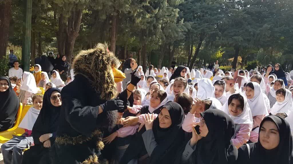 1357136-1 اجرای نمایش موزیکال «قصه عروسکها» در کانون کرمانشاه