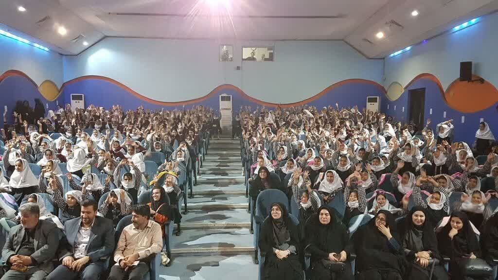 1357137-1 اجرای نمایش موزیکال «قصه عروسکها» در کانون کرمانشاه