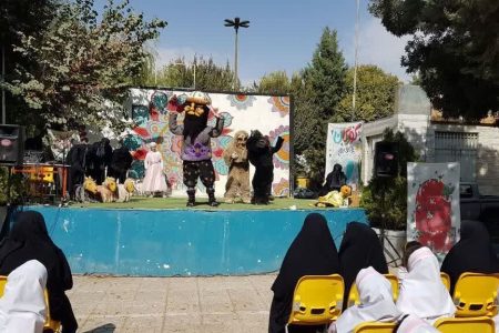 اجرای نمایش موزیکال «قصه‌ عروسک‌ها» در کانون کرمانشاه