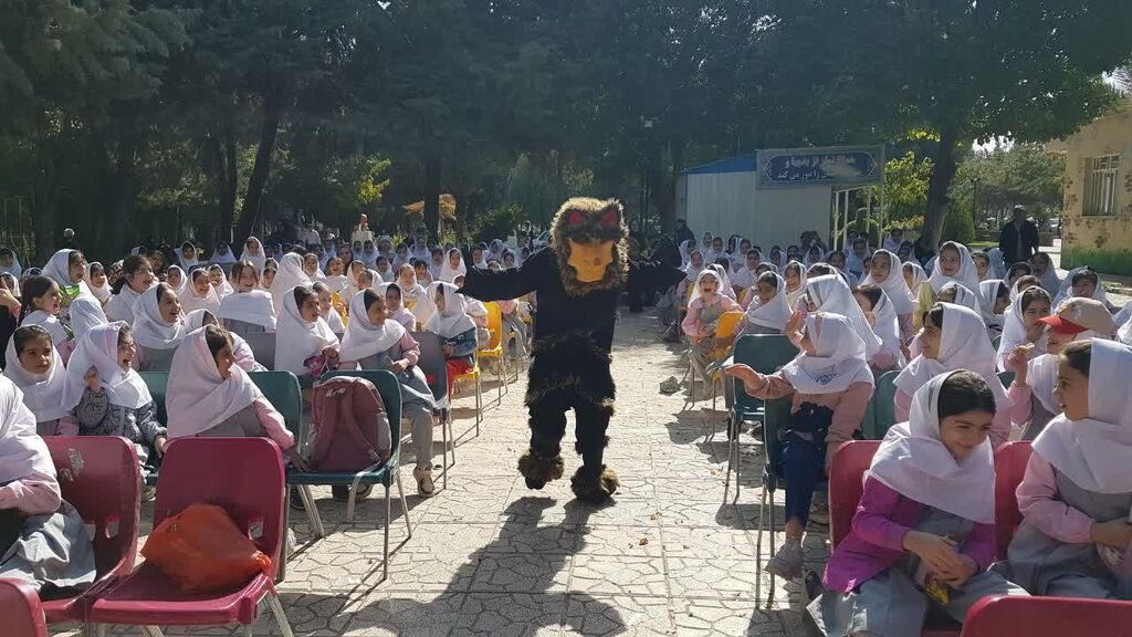 1357139-1 اجرای نمایش موزیکال «قصه عروسکها» در کانون کرمانشاه