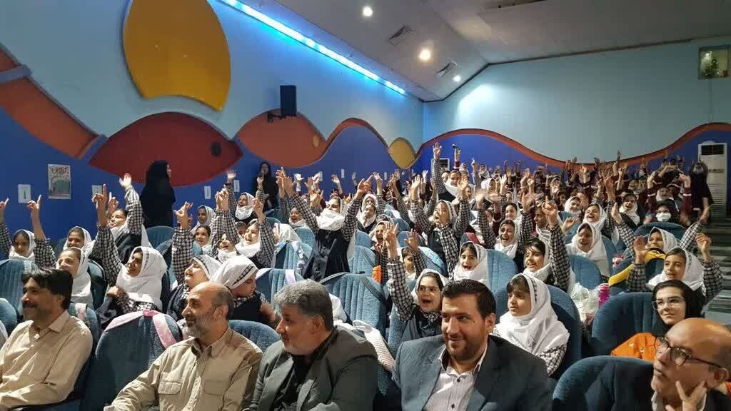 1357140-1 اجرای نمایش موزیکال «قصه عروسکها» در کانون کرمانشاه