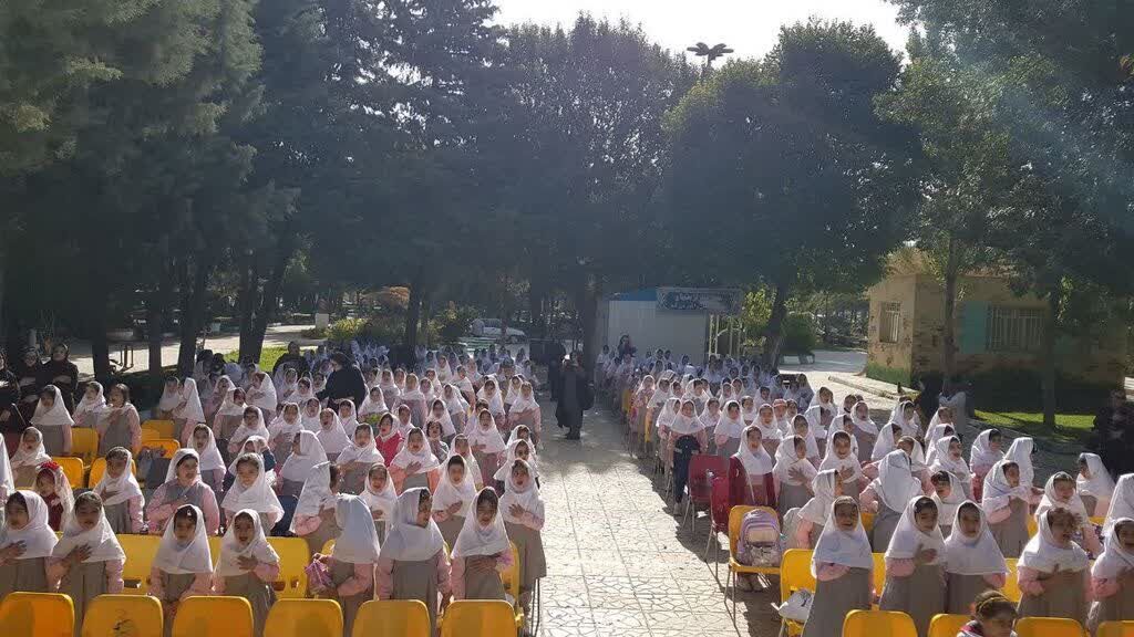 1357142-1 اجرای نمایش موزیکال «قصه عروسکها» در کانون کرمانشاه