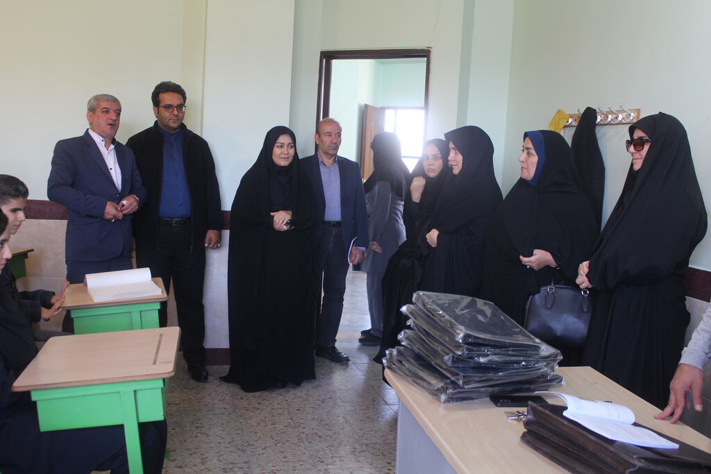 1357208-1 برگزاری جلسه ویژه به مناسبت روز ملی عصای سفید در مجتمع آموزشی زنده یاد غلامرضا مردانی آذر