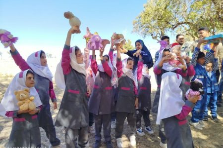 ارائه خدمات مربیان کانون در روستاهای کم برخوردار شهرستان فراهان