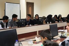 نشست صمیمی منتخبین کودکان و نوجوانان با مسئولین استانی در استانداری مرکزی
