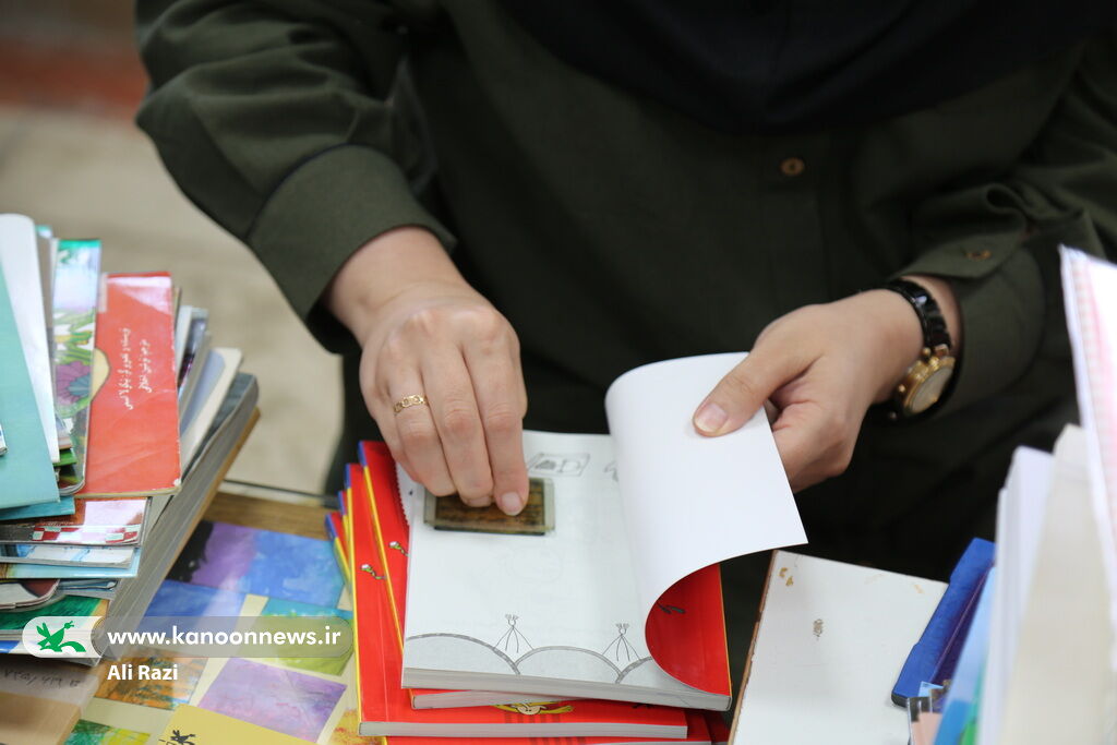 1357543-1 تزریق ۲ هزار جلد کتاب به منابع مطالعاتی مرکز شماره یک کانون بوشهر