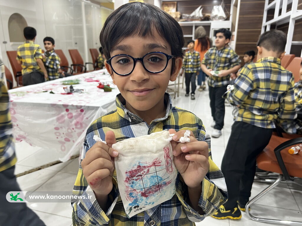 1357681-1 برگزاری ورکشاپ آموزشی "چاپ روی پارچه و هنر صدف"