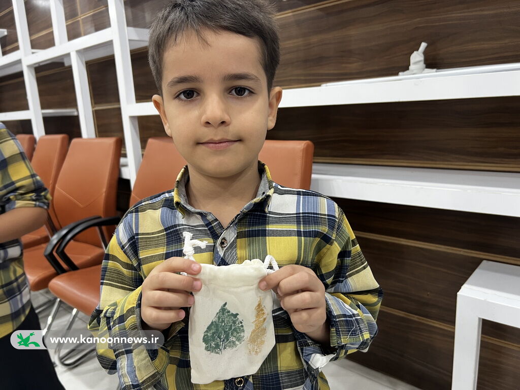 1357682-1 برگزاری ورکشاپ آموزشی "چاپ روی پارچه و هنر صدف"