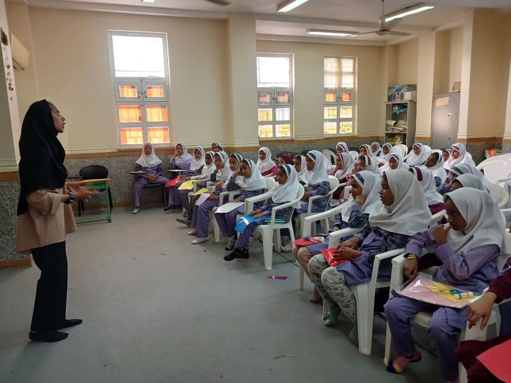 1357692-1 در هفته ملی کودک،بیش از ۱۳هزار کودک و نوجوان قصه شنیدند