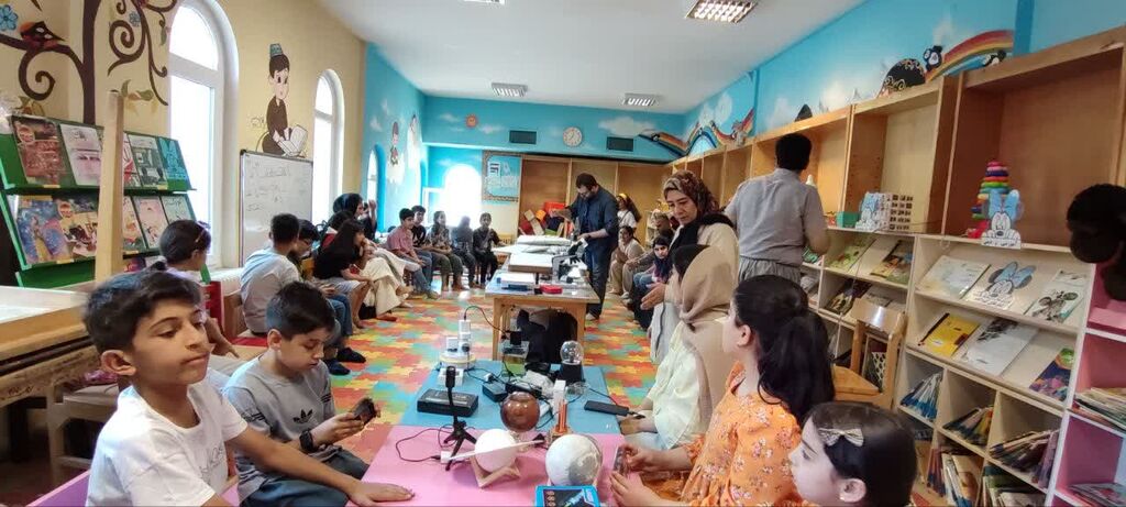 1357810-1 برگزاری کارگاه علمی «از میکروسکوپ تا تلسکوپ» در مرکز پاوه