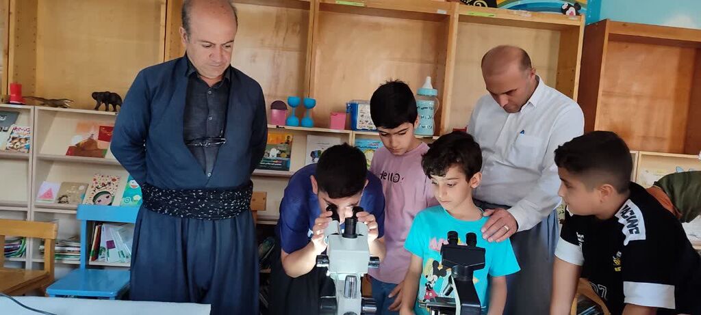 1357813-1 برگزاری کارگاه علمی «از میکروسکوپ تا تلسکوپ» در مرکز پاوه