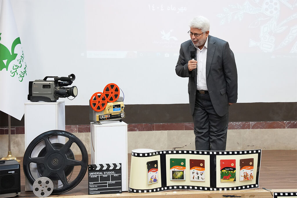 1358238 پرده سینما دانشآموزی رشت بالا رفت