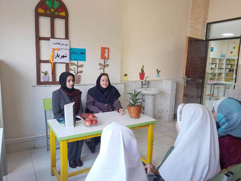 1358291-1 نشستهای ادبی «عطر باران» در مراکز کانون استان اردبیل برگزار شد