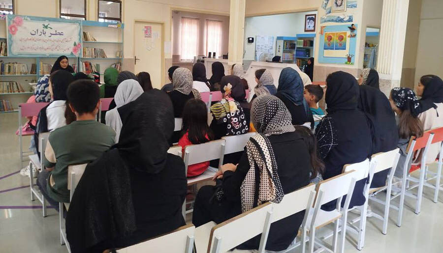 1358293-1 نشستهای ادبی «عطر باران» در مراکز کانون استان اردبیل برگزار شد