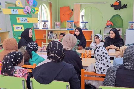 نشست‌های ادبی «عطر باران» در مراکز کانون استان اردبیل برگزار شد