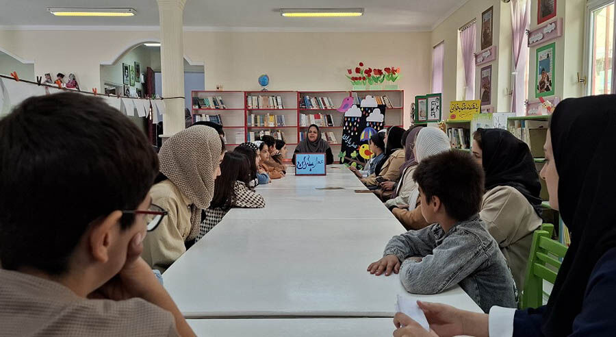 1358309-1 نشستهای ادبی «عطر باران» در مراکز کانون استان اردبیل برگزار شد