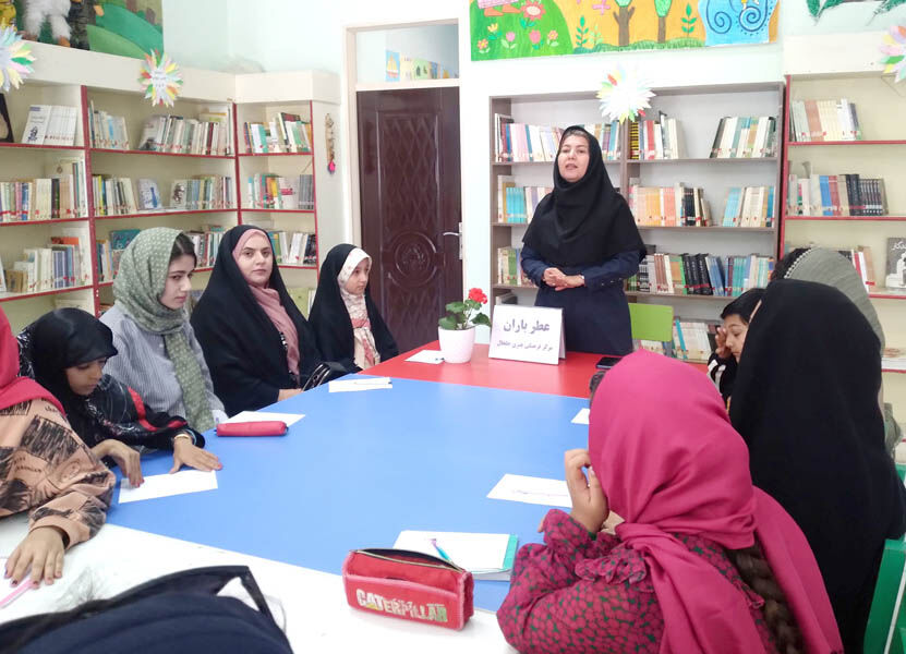 1358313-1 نشستهای ادبی «عطر باران» در مراکز کانون استان اردبیل برگزار شد