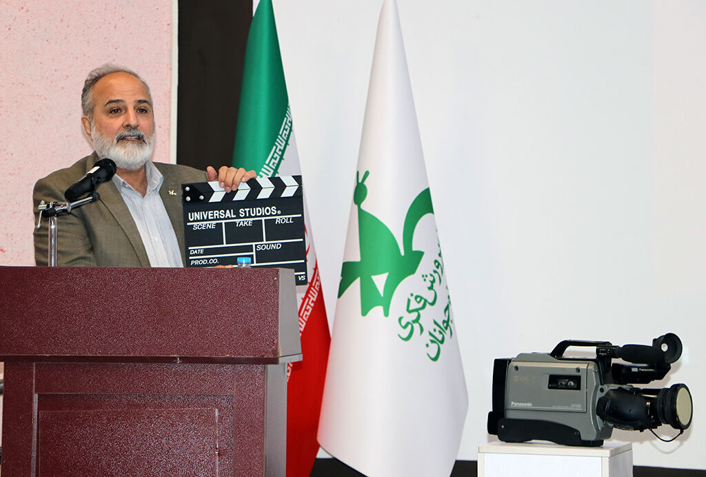 1358324-2 پرده سینما دانشآموزی رشت بالا رفت