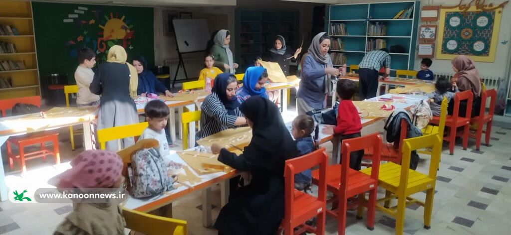 1358383-1 جشنواره بادبادکها به مناسبت هفته ملی کودک در همدان برگزار شد