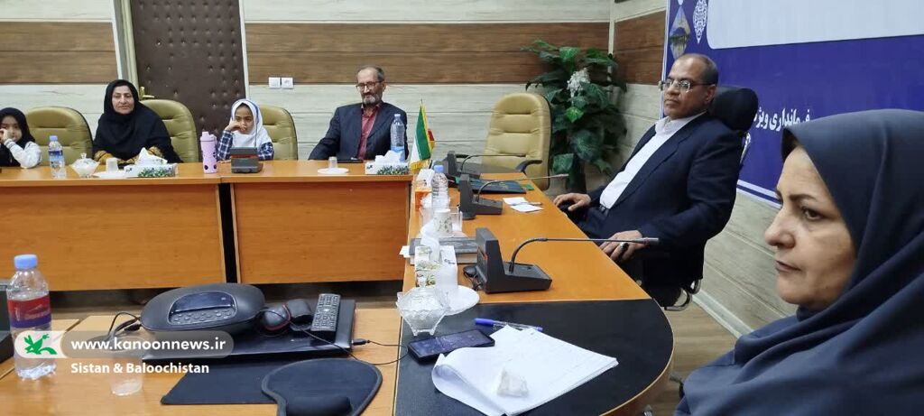 1358391-1 نشست صمیمانه همکاران مراکز فرهنگی هنری حوزه سیستان با فرماندار شهرستان زابل برگزار شد