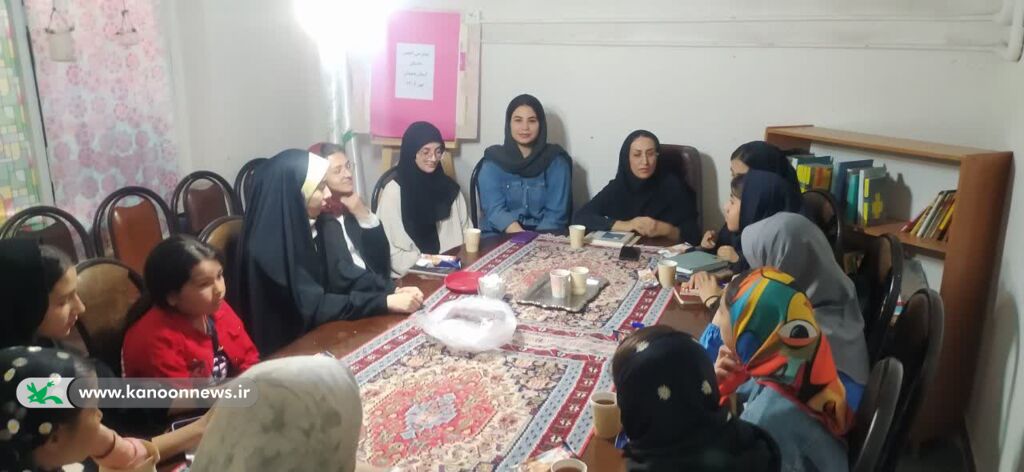 1358394-1 برگزاری چهارمین نشست انجمن داستاننویسان نوجوان کانون همدان