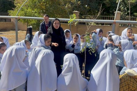 کاشت نهال به یاد «کودکان شهید» توسط مدرسه یاقوت در مرکز شماره ۳ کانون تبریز