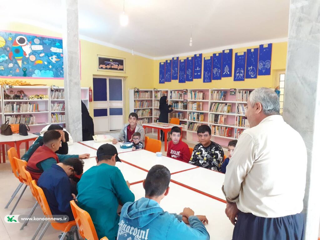 درخشش علم در نگاه‌های کوچک و پرسشگر