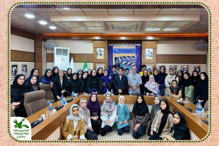 نشست تخصصی «بررسی جایگاه ادبیات در سینمای کودک و نوجوان» در کانون قم برگزار شد