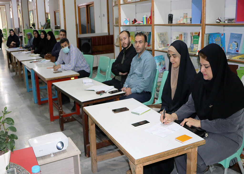 1358588-1 ۳۲ مربی کانون گیلان، اصول سرود و نتخوانی را فراگرفتند