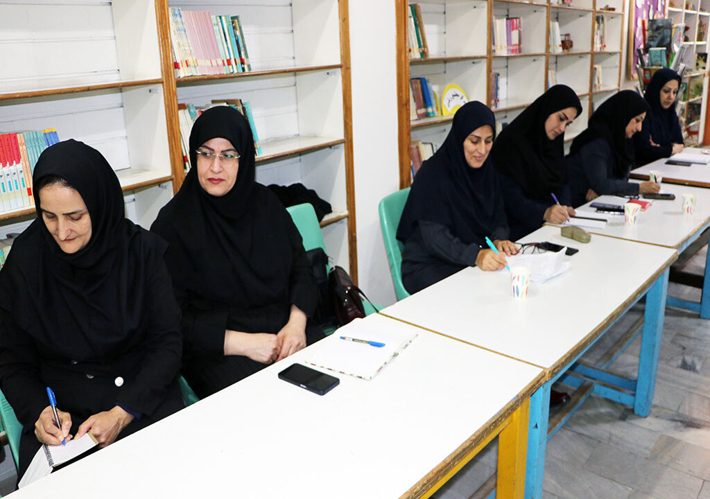 1358591-1 ۳۲ مربی کانون گیلان، اصول سرود و نتخوانی را فراگرفتند