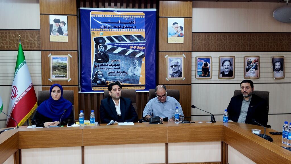 1358593-1 نشست تخصصی «بررسی جایگاه ادبیات در سینمای کودک و نوجوان» در کانون قم برگزار شد