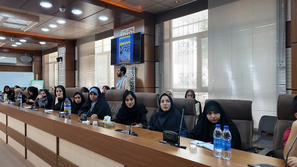 1358595-1 نشست تخصصی «بررسی جایگاه ادبیات در سینمای کودک و نوجوان» در کانون قم برگزار شد