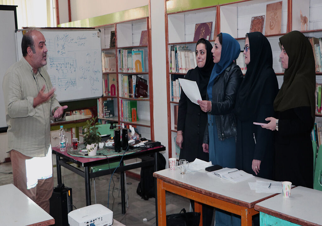 1358598-1 ۳۲ مربی کانون گیلان، اصول سرود و نتخوانی را فراگرفتند
