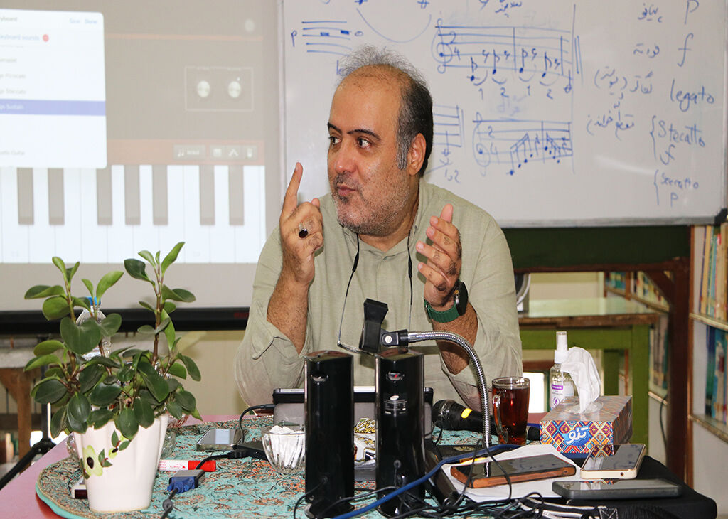 1358599-1 ۳۲ مربی کانون گیلان، اصول سرود و نتخوانی را فراگرفتند