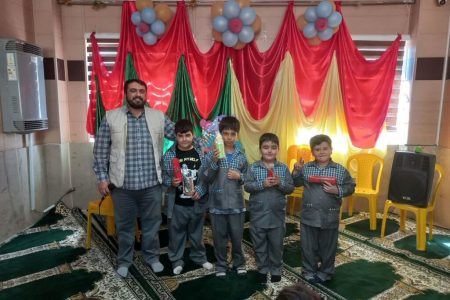 هدای جوایز به اعضای فعال مراکز سیار و پستی کانون همدان