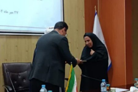 تجلیل از مسئول مرکز چناران در جلسه شورای اداری شهرستان